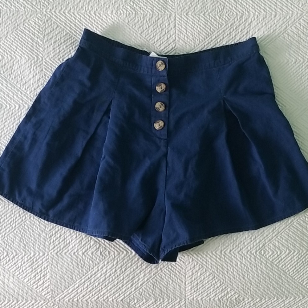 AE Pleated Button Front Short - Picture 4 of 6